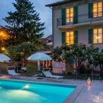 villa-nelle-langhe-con-piscina